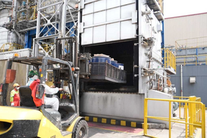 5,7 tấn tôm trong 494 thùng carton bị tiêu hủy gấp, chuyện gì xảy ra ở nền kinh tế số 1 Đông Nam Á?