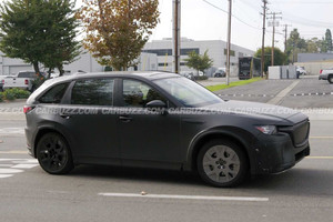 'Bắt quả tang' Mazda chạy thử SUV điện hoàn toàn mới, bịt kín mít nhưng vẫn lộ thân hình to lớn
