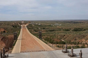 Con đường 700 km xây từ thời Tần Thủy Hoàng suốt 2.000 năm không mọc nổi một mầm cỏ, dùng kỹ thuật nào khiến giới khoa học kinh ngạc?