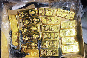 Tịch thu 10kg vàng, gần 3 tỷ đồng tiền mặt tại chuỗi cửa hàng thời trang nữ nổi tiếng