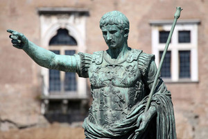 Người đàn ông giàu nhất thế giới, tài sản cá nhân vượt cả ngân khố quốc gia