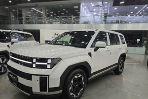 Hyundai SantaFe Exclusive 2.5L 2025 sau 3.600km lên sàn xe cũ, nội thất mới coong, chủ xe bị phải cắt lỗ bao nhiêu?