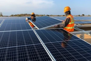 Doanh nghiệp loay hoay trong 'ma trận' thủ tục điện mặt trời mái nhà