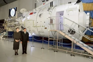 Quốc vương Thái Lan thăm trung tâm vũ trụ Trung Quốc