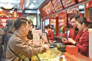 Giá vàng trong nước cao hơn thế giới 21 triệu/lượng, thuế 0,1% có đủ sức hạ 'cơn sốt' vàng?