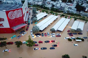 Hơn 492.000 khách hàng tại vùng lũ ở miền Trung vẫn chưa được cấp điện trở lại