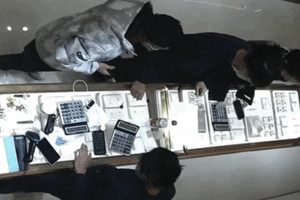 Phát hiện anh H. chi hơn 180 tỷ mua vàng trong 1 tuần mà không cần hỏi giá, chủ cửa hàng lập tức báo công an