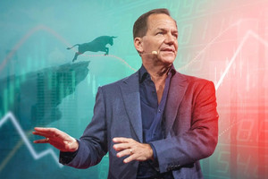 Trader đứng sau cú short huyền thoại năm 1987, sở hữu phương pháp đầu tư hai lớp mà thuật toán không thể sao chép