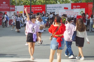 77% Gen Z ưu tiên tận hưởng cuộc sống, mức chuẩn bị tài chính thấp nhất các nhóm tuổi