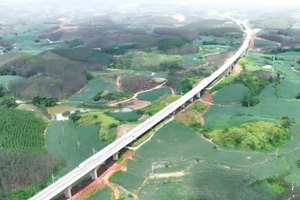 Sắp thông xe tuyến đường sắt cao tốc kết nối trực tiếp với Trung Quốc