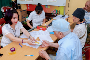 TP.HCM hỗ trợ 100% tiền BHYT cho người 65-75 tuổi, thủ tục và thời gian nhận thẻ thế nào?