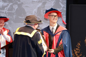 Chàng trai người Việt là Tiến sĩ AI, từng được GS Ngô Bảo Châu tặng học bổng, làm việc tại 3 trường đại học lớn nhất tại Úc