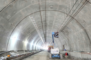 Sắp thông tuyến hầm xuyên núi kết nối 2 tỉnh hẹp ngang của Việt Nam