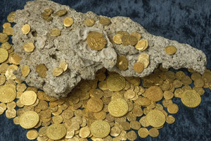 Tịch thu con tàu chở theo 90 tấn vàng, 237 tấn bạc cùng nhiều ngọc lục bảo trị giá gần 450.000 tỷ