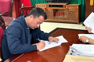 Bắt một cán bộ công chức sinh năm 1979