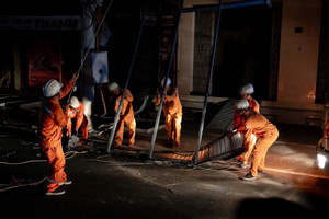 Miền Trung - Tây Nguyên: Hơn 880.000 khách hàng được cấp điện trở lại sau ngập lụt