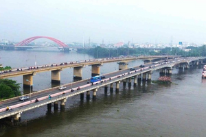 Ngày mai, chính thức thông xe cầu vượt sông 11.000 tấn tại thành phố giàu nhất Việt Nam