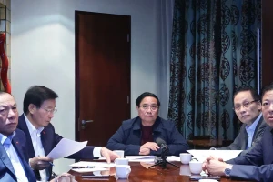 Từ Nam Phi, Thủ tướng chủ trì cuộc họp trực tuyến khắc phục hậu quả mưa lũ