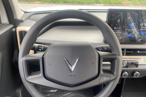 VF 3 bản nâng cấp tại Việt Nam: Giá tăng 3 triệu đồng, thay vô-lăng mới, hỗ trợ cả Apple CarPlay