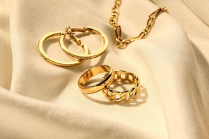 Giá vàng sáng 24/11: Trong nước đi ngang, giới phân tích cảnh báo rủi ro