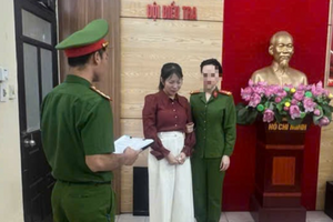 Khám xét, bắt cựu nhân viên ngân hàng sinh năm 1987