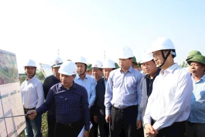 Bí thư Hà Nội yêu cầu 3 địa phương khắc phục khó khăn về vật liệu, đất đắp dự án Vành đai 4