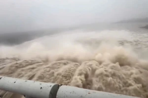 Lũ dữ ở miền Trung và bài học thủy điện xả nước cứu dân được 'trả tiền'