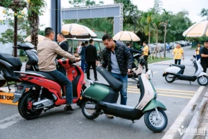 Đề xuất mức hỗ trợ khi chuyển xe máy xăng sang xe điện tại Hà Nội