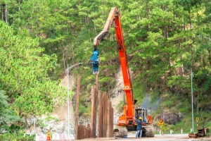 Hàng trăm điểm sạt lở chia cắt giao thông, Lâm Đồng gấp rút triển khai khắc phục