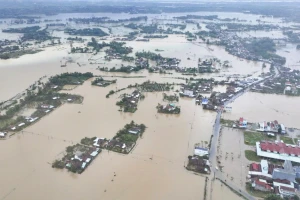 Khẩn trương chi trả bảo hiểm cho người dân, doanh nghiệp vùng lũ Trung Bộ