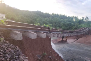 Đứt gãy giao thông sau lũ: Lập phương án khẩn cấp, đề xuất thi công theo lệnh đặc biệt