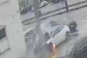 Tesla tiếp tục bị kiện vì cửa không thể mở được khi xe bị bốc cháy, khiến một người tử vong