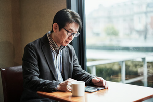 Trúng độc đắc 100 tỷ đồng, ông S. giấu vợ con mua xe sang, đi du lịch xa hoa và cái kết bất ngờ