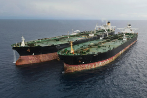 Quốc gia Đông Nam Á rao bán siêu tàu chở 167.000 tấn dầu thô bị Mỹ trừng phạt, giá trị lên tới 1.800 tỷ đồng