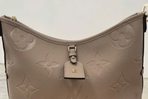 Phát hiện loạt túi xách giả mạo hàng hiệu