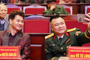 NSND là Đại tá quân đội, Giám đốc Nhà hát, U50 vẫn khiến concert 'cháy vé'