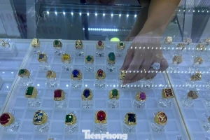 Loạt tiệm vàng ở TPHCM bị 'sờ gáy'