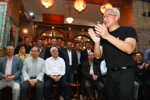 Cặp vợ chồng ‘bỏ túi’ 9 tỷ USD nhờ Nvidia, lọt top tỷ phú giàu nhất thế giới