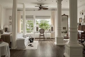 Ngôi nhà hơn 20 năm tuổi ‘lột xác’ ngoạn mục: Từ kiến trúc lệch tầng cũ kỹ thành không gian châu Âu trắng tinh giản