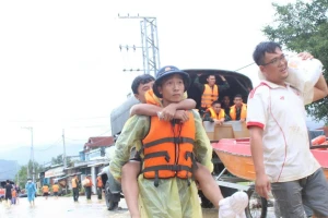 Khẩn trương xây dựng lại nhà ở cho nhân dân vùng lũ trước Tết Nguyên đán