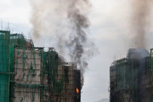 Vụ cháy khu chung cư Hồng Kông (Trung Quốc): Lửa vẫn âm ỉ sau 24 giờ, hàng trăm người vẫn mất tích