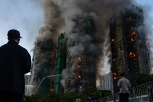 Tìm thấy một người sống sót trong vụ cháy khu chung cư ở Hồng Kông (Trung Quốc)