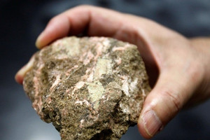 Vì sao đất hiếm thực ra không hề hiếm, phải gọi là 'đất khó' mới đúng?