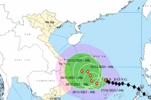 Bão số 15 diễn biến bất ngờ, mạnh lên 4 cấp