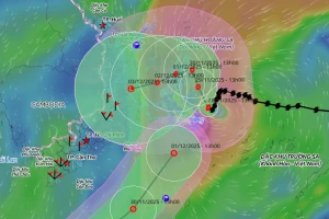 Cơn bão kỳ lạ nhất thế giới sắp vào Biển Đông
