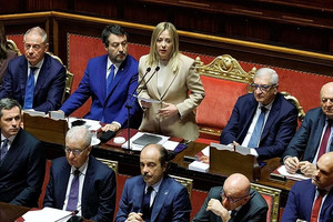 Người dân hoang mang: Kho vàng 300 tỷ USD thực chất thuộc về ai?