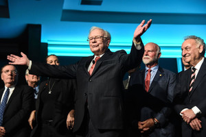 Không phải cổ phiếu, Warren Buffett khẳng định đây mới là khoản đầu tư tốt nhất để chống lạm phát