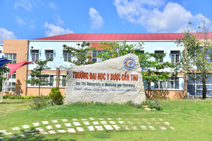 Ngôi trường ở miền Tây được mệnh danh là 'bảo tàng thu nhỏ', cổng trường mang tên 9 nhánh sông Cửu Long