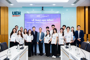 Eximbank trao học bổng trị giá 300 triệu đồng cho sinh viên Đại học Kinh tế Thành phố Hồ Chí Minh