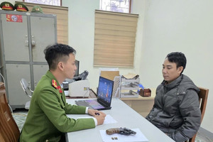 Bắt giữ người đàn ông bắn súng 'góp vui' trong đám cưới